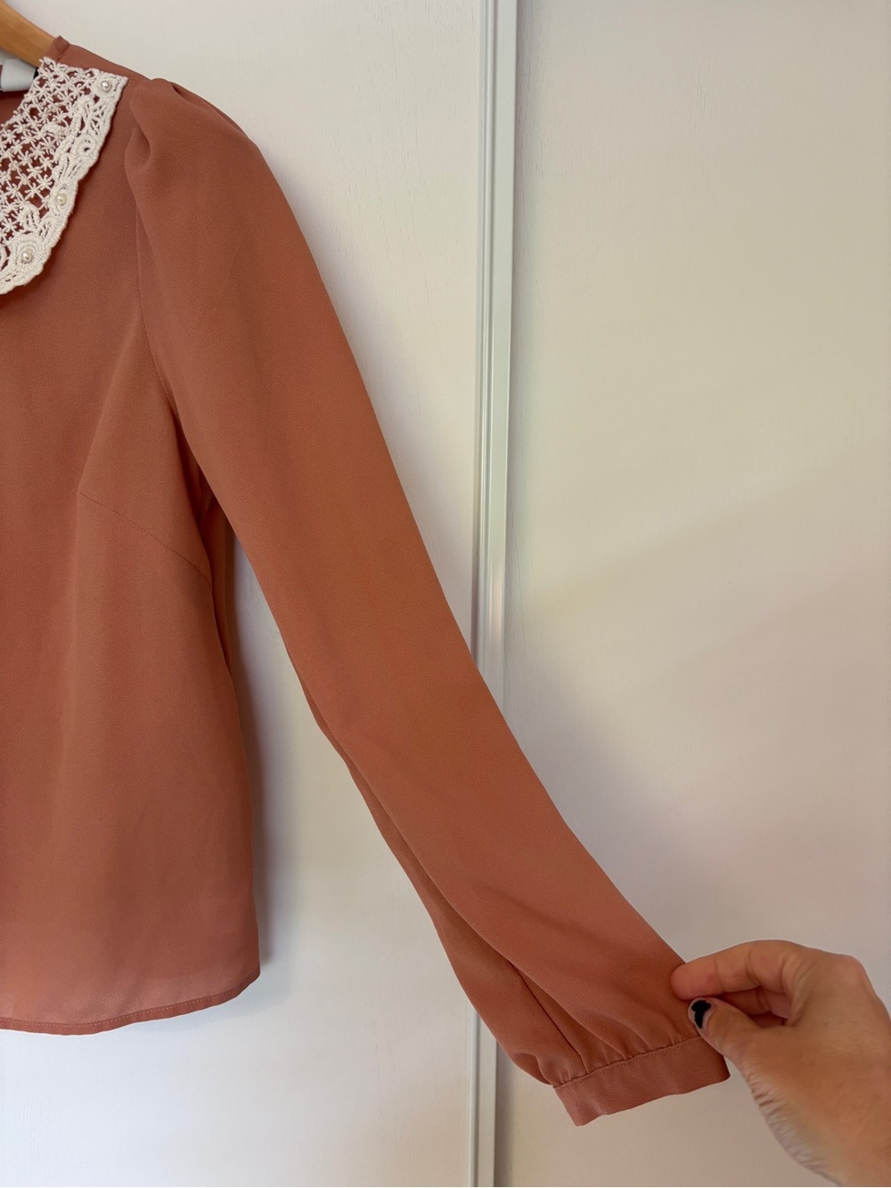 Dusty Rose Long-Sleeve Top Crochet Pearl Collar Size Medium Cottagecore Dainty - Picture 4 of 9
